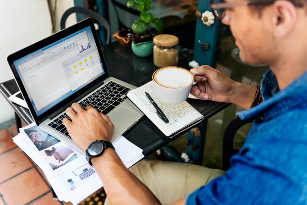 Team running a weekly SEO optimisation and content cycle