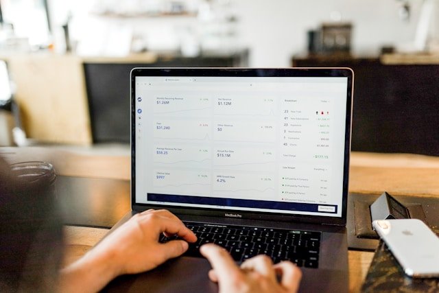Paid search campaign performance on screen